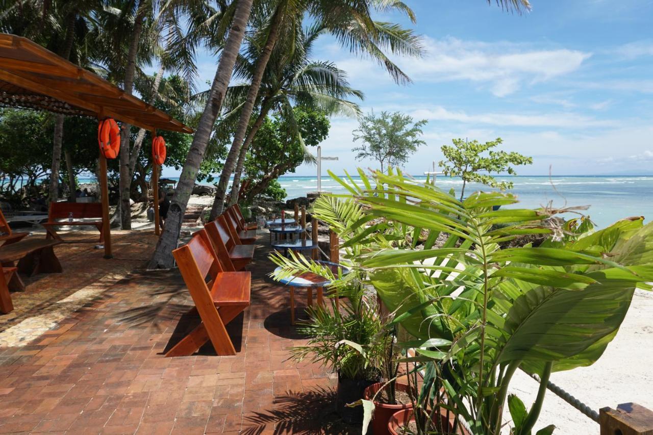 L Cafe Restobar & Lyn'S Guest House ซานฮวน ภายนอก รูปภาพ