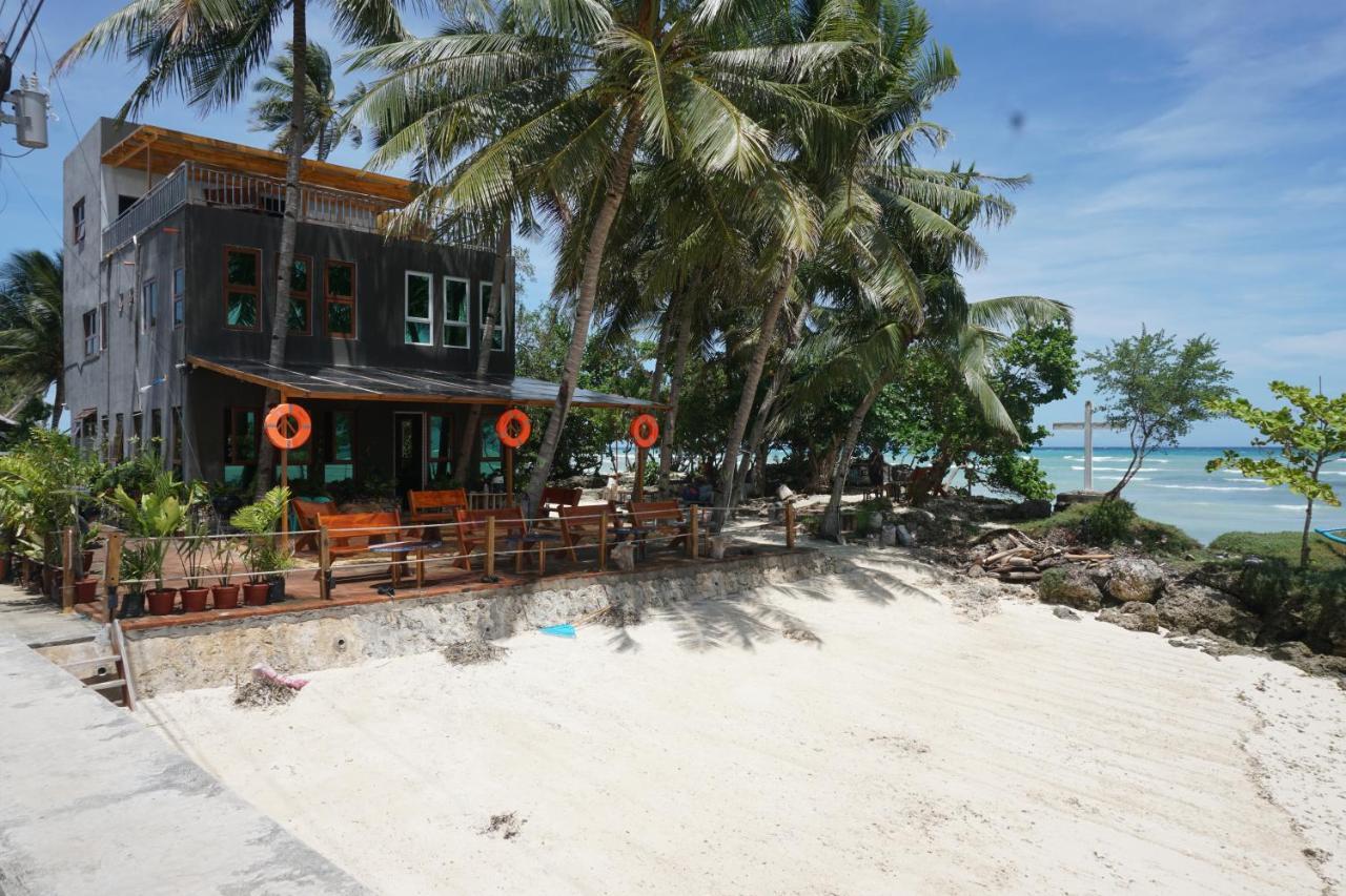 L Cafe Restobar & Lyn'S Guest House ซานฮวน ภายนอก รูปภาพ