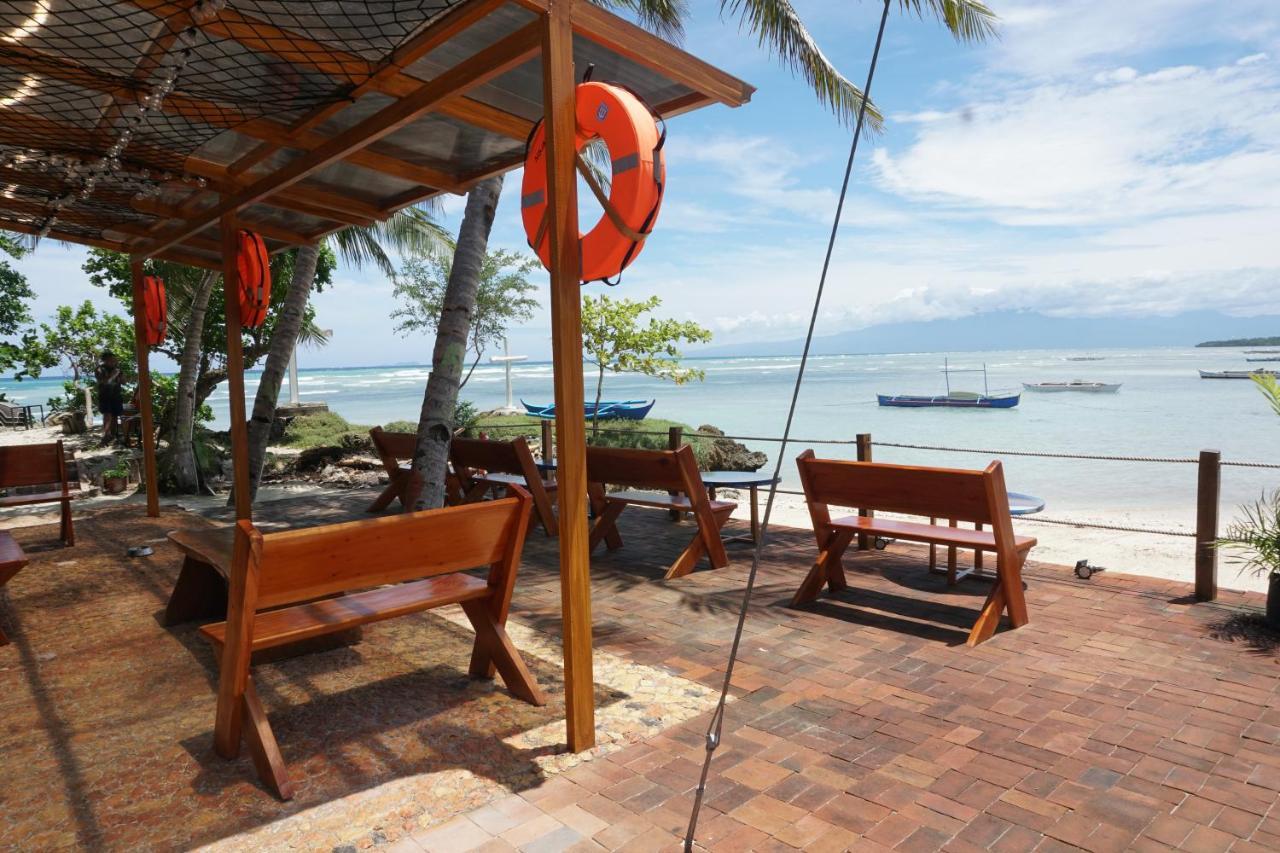 L Cafe Restobar & Lyn'S Guest House ซานฮวน ภายนอก รูปภาพ