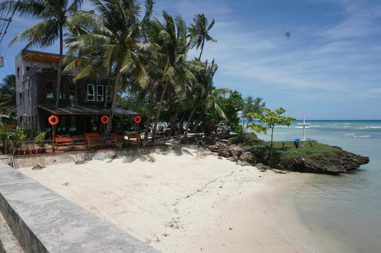 L Cafe Restobar & Lyn'S Guest House ซานฮวน ภายนอก รูปภาพ
