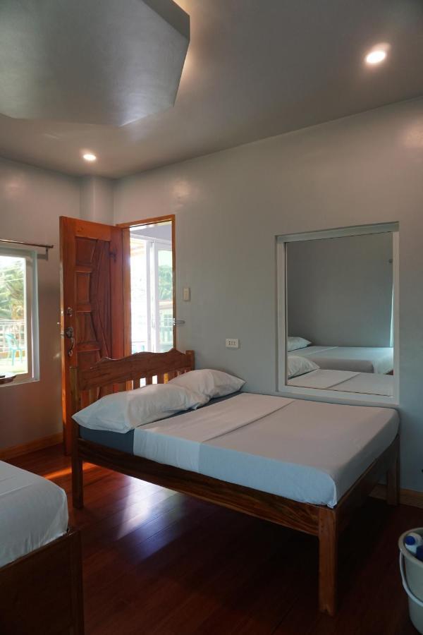 L Cafe Restobar & Lyn'S Guest House ซานฮวน ภายนอก รูปภาพ