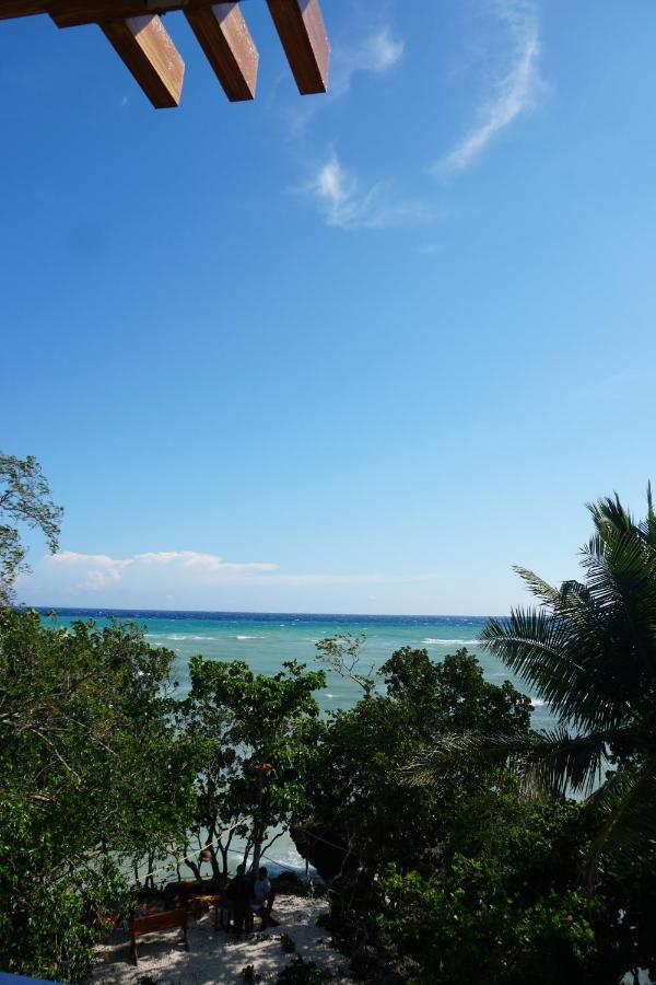 L Cafe Restobar & Lyn'S Guest House ซานฮวน ภายนอก รูปภาพ