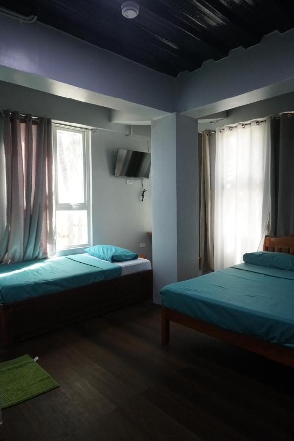 L Cafe Restobar & Lyn'S Guest House ซานฮวน ภายนอก รูปภาพ