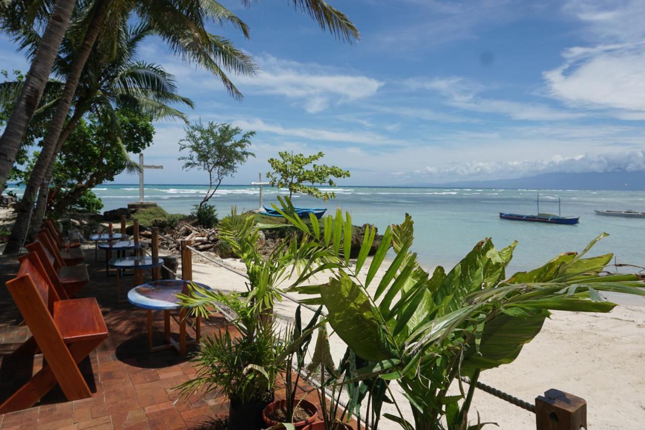 L Cafe Restobar & Lyn'S Guest House ซานฮวน ภายนอก รูปภาพ