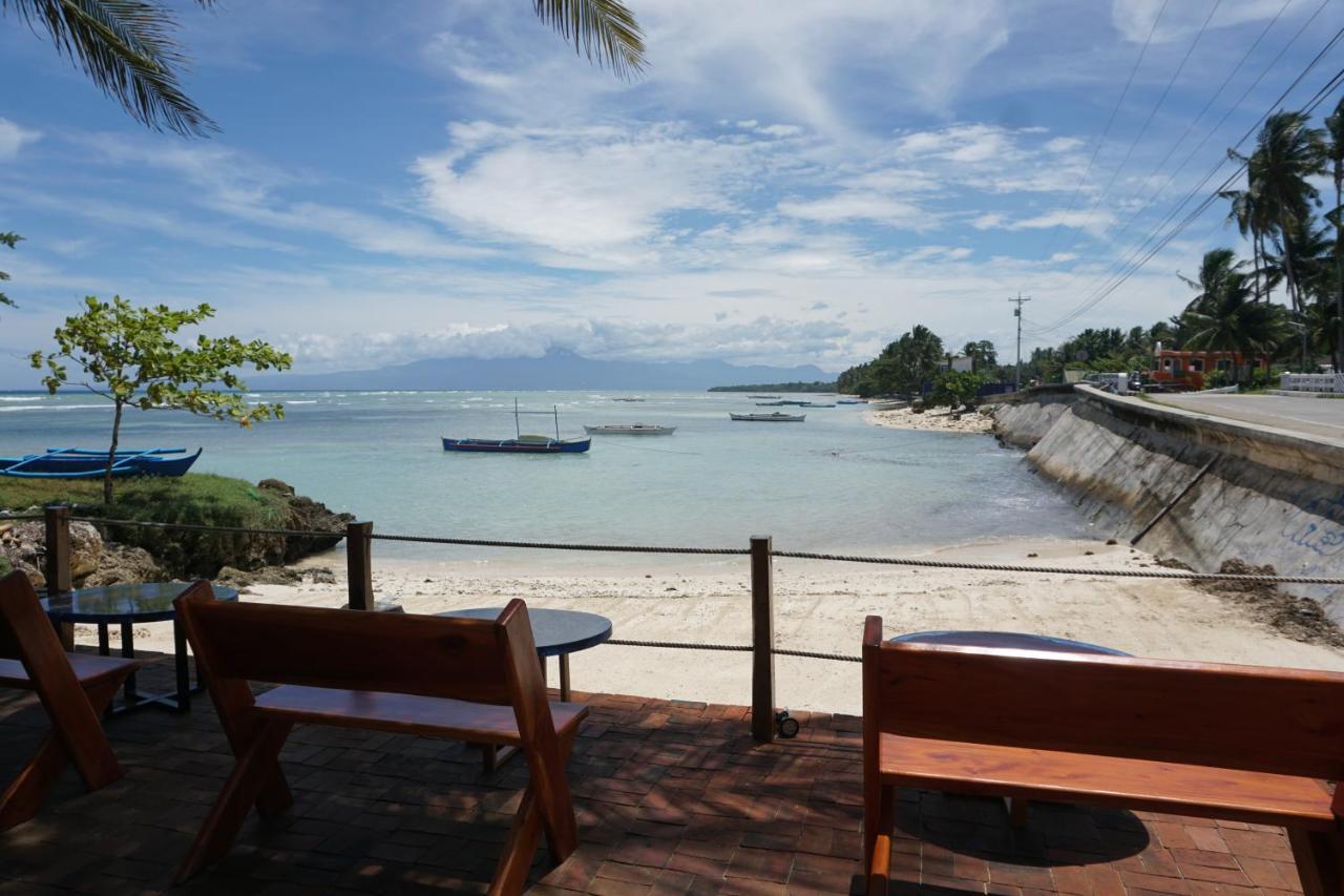 L Cafe Restobar & Lyn'S Guest House ซานฮวน ภายนอก รูปภาพ
