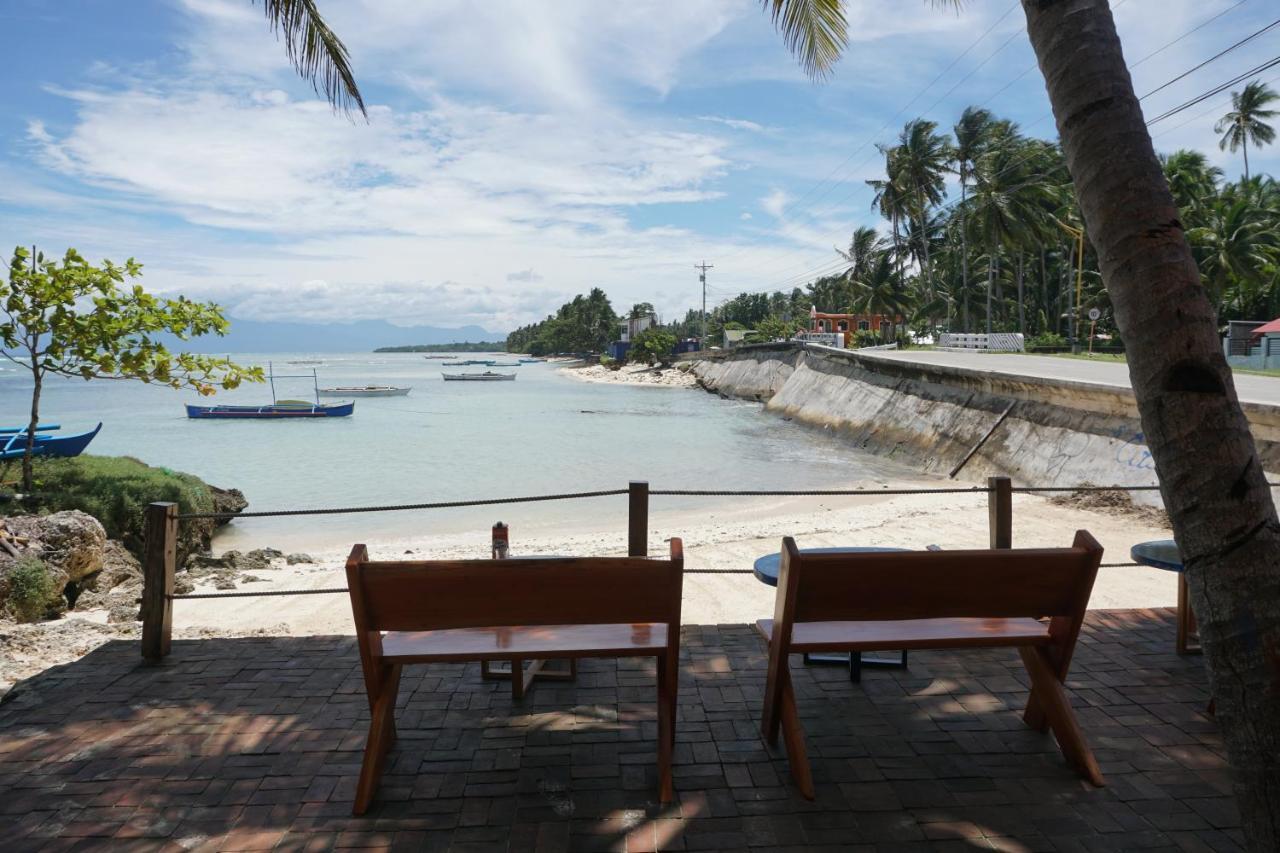 L Cafe Restobar & Lyn'S Guest House ซานฮวน ภายนอก รูปภาพ