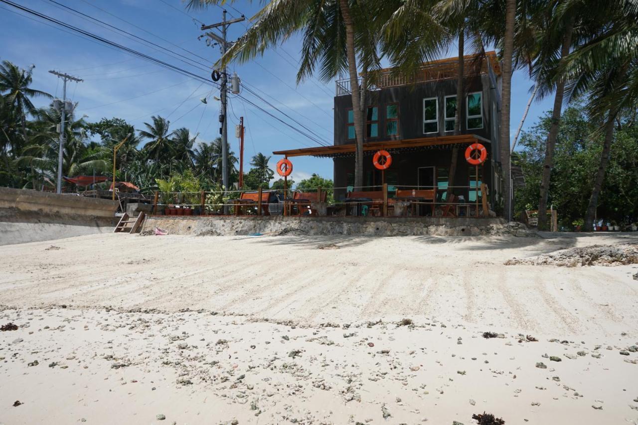 L Cafe Restobar & Lyn'S Guest House ซานฮวน ภายนอก รูปภาพ
