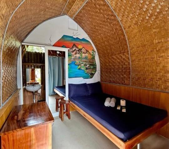 L Cafe Restobar & Lyn'S Guest House ซานฮวน ภายนอก รูปภาพ